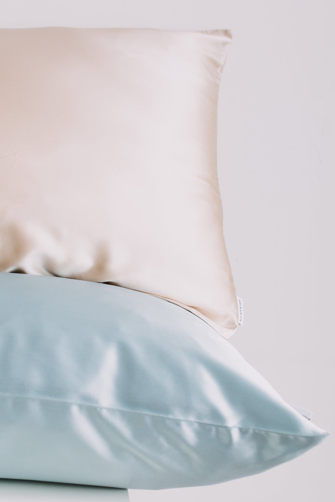 Pure Mulberry Silk Pillowcase Infused with Hyaluronic Acid and Argan Oil