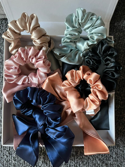 Silk LOVE Bow Scrunchie Set
