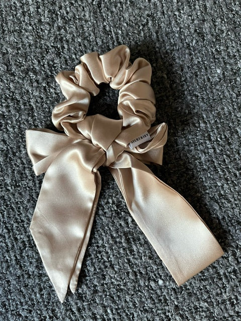 Silk LOVE Bow Scrunchie Set